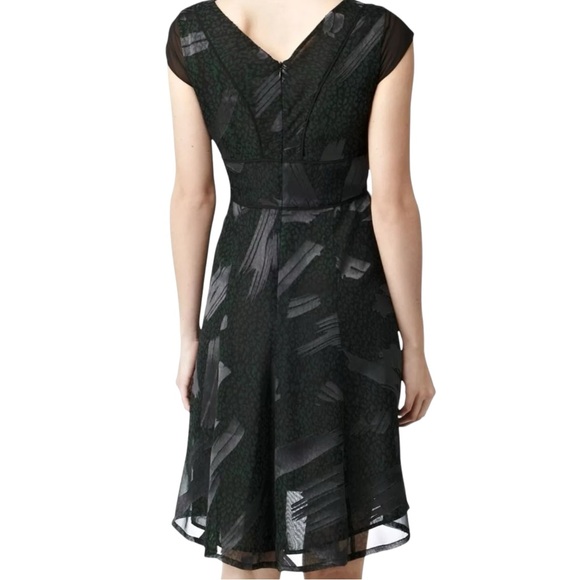 Reiss Loretta Chiffon Flutter Sleeve Dress Green and Black Sz 6 - Picture 2 of 14